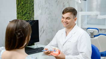 Приветствуем стоматолога-ортопеда Александра Михайловича Скопцова в клинике «Консилиум»!